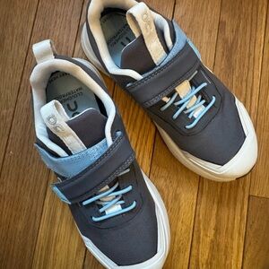 ON Kids Sneakers in Dark Gray and Light Blue